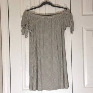 Off the shoulder tie sleeve dress NWT